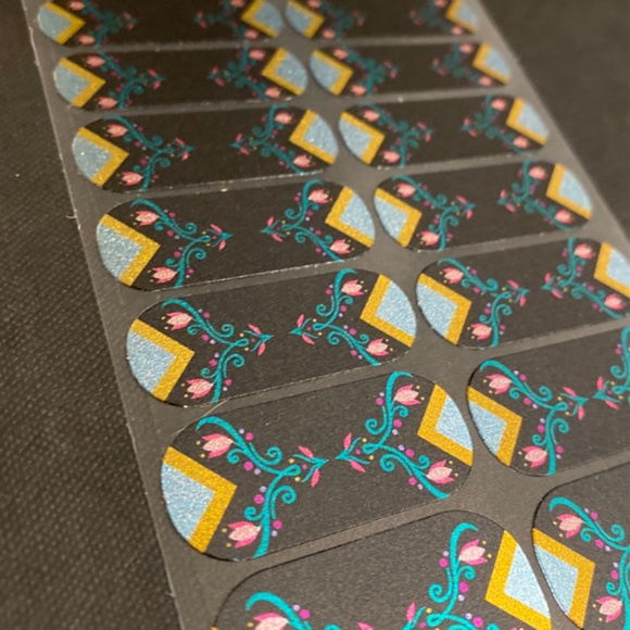 Jamberry Nail Wraps Disney Frozen in Time - Picture 6 of 6